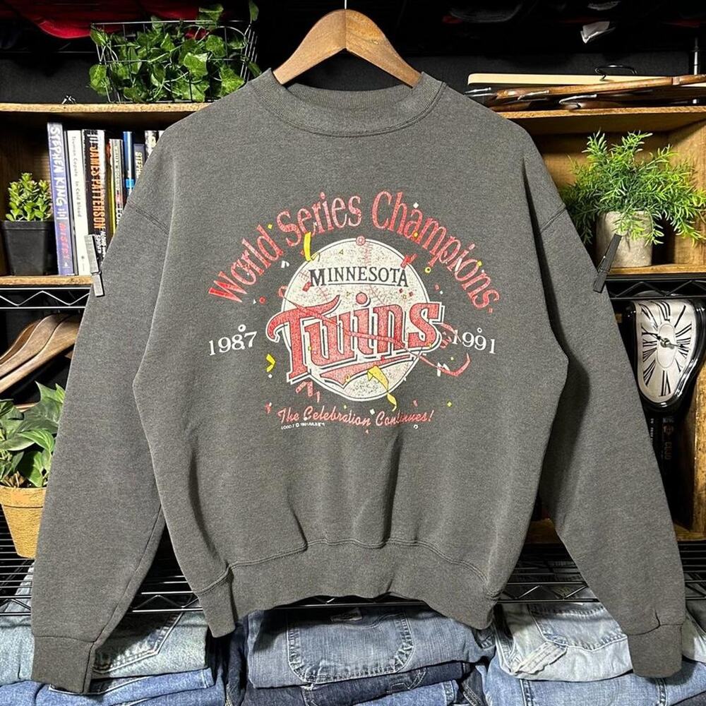 Vintage 90s Logo 7 Minnesota Twins World Series Champions Crewneck Sweatshirt